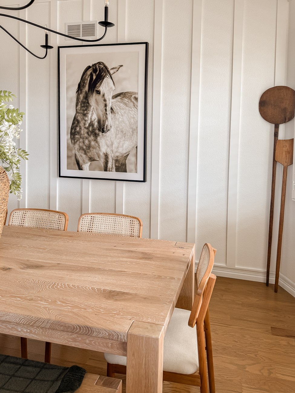 Modern farmhouse dining room.